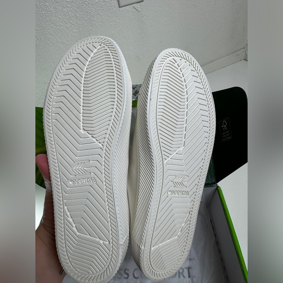 Cariuma Off-White Canvas
OCA LOW|NIB|The Perfect White Tennis Shoe! - Picture 14 of 14